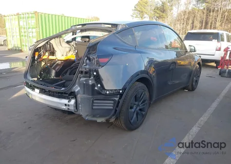 2025 Tesla Model Y Long Range Dual Motor Rear-Wheel Drive z USA, uszkodzony, nr VIN 7SAYGDED0SA348838